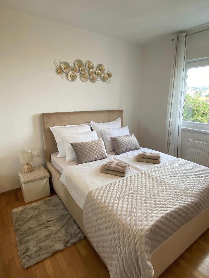 Portview Apartment Fiume Esterno foto